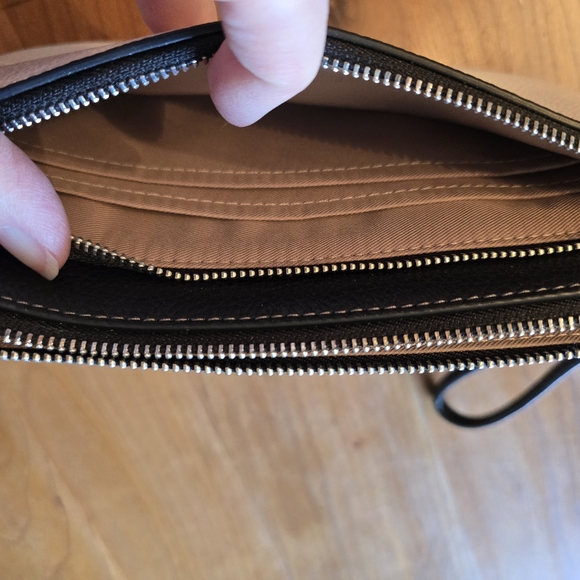 Coach Like New CF447 Contrast Double Zip Wallet Wristlet Chalk White & Black - Picture 6 of 12